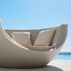 Cama exterior modelo Moon Daybed  diseño de Ramón Esteve para Vondom