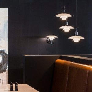 Lámpara PH 3/2 Suspendida de Louis Poulsen con diseño elegante y de lujo.