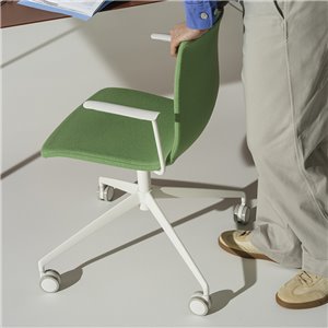 Silla Aava 02 tapizada Ruedas Arper