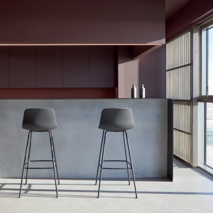 Taburete Varya acero trineo Inclass. Diseño original de calidad para interiores.