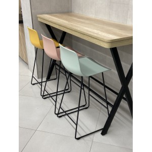Taburete Varya acero trineo Inclass. Diseño original de calidad para interiores.