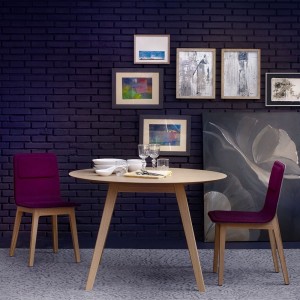 Mesa Aise redonda pies madera de Treku. Muebles modernos.
