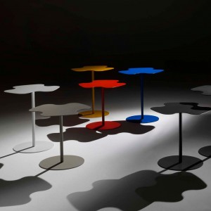 Mesa auxiliar Flower de Bontempi. Complementos de hogar de diseño italiano.