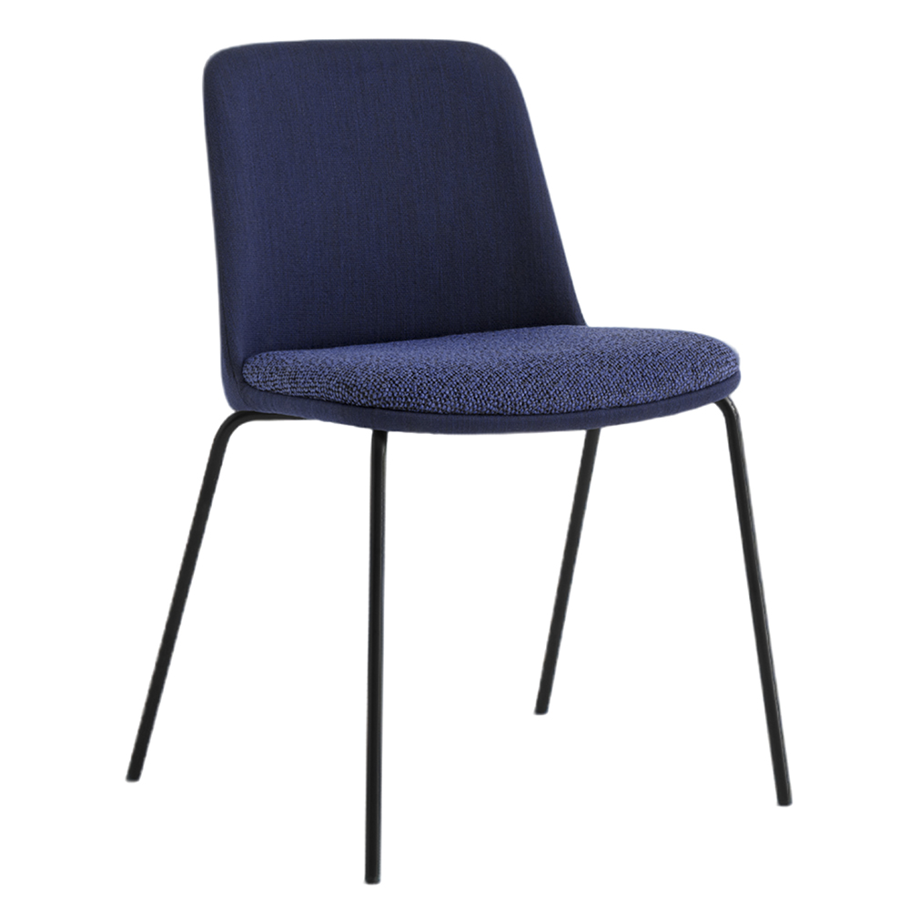 Silla Rely tapizada HW69 &Tradition