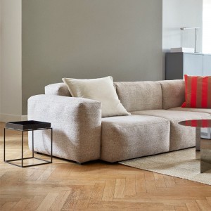 Mesa auxiliar multifuncional Tray M de HAY con gran diseño elegante y versatil.
