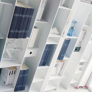 Librería Byblos de Ozzio design. Sillas y mesas transformables.