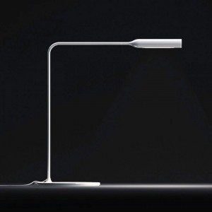 Lámpara de sobremesa con base redonda Flo Desk de Foster+Partners y Lumina