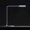 Lámpara de sobremesa con base redonda Flo Desk de Foster+Partners y Lumina
