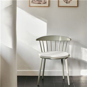 Silla J104 Hay