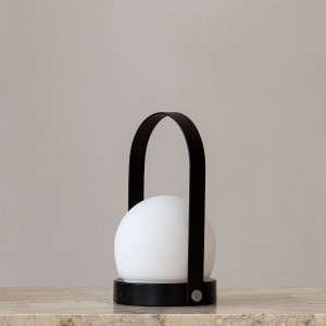 Lámpara portable Carrie Oferta de Audo Copenhagen. Lámparas de diseño portátil para su uso en interiores o exteriores.