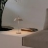 Lámpara mesa Mayfair empotrada con base de Vibia. Tienda online lámparas originales.
