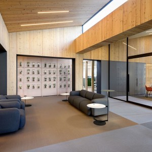 Lámpara suelo Flat 5950 de Vibia. Diseó moderno de iluminación para interiores.