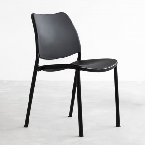 Silla Gas Negra polipropileno de Stua. Excelente silla para usar en oficina.