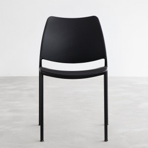 Silla Gas Negra polipropileno de Stua. Excelente silla para usar en oficina.