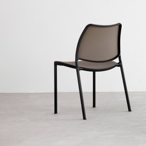 Silla Gas Negra polipropileno de Stua. Excelente silla para usar en oficina.
