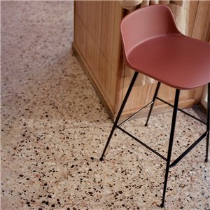 Taburete Rely respaldo bajo &Tradition