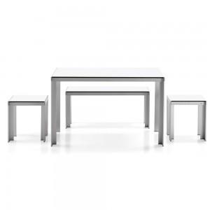 Mesa Deneb Compacto de Stua. Mesa de Hpl blanco apta para espacios exteriores.