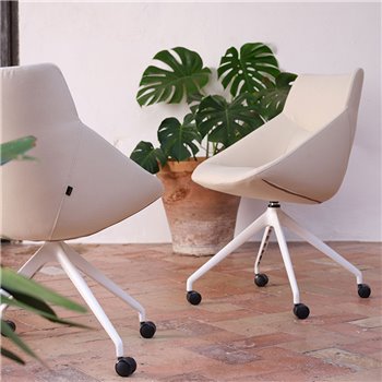 Silla Bow Chair base piramidal metal esPattio