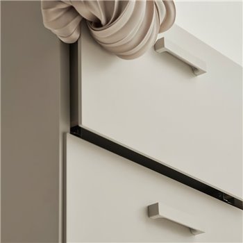 Cómoda alta Relief con pies String Furniture