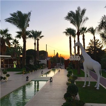 Lámpara de pie Giraffe in Love Outdoor Qeeboo