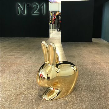 Silla Rabbit baby metal Qeeboo