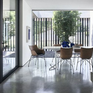Sillón Q/wood de Madera 3D curvada en estructura cromada o acero 4 patas.