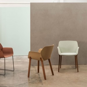 Sillón Nuez madera Outdoor Andreu World diseño ideal para exteriores.