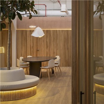 Silla Bob XL madera tapizada Ondarreta