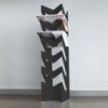 Revistero de pie New de Radius design. Mobiliario y complementos de hogar