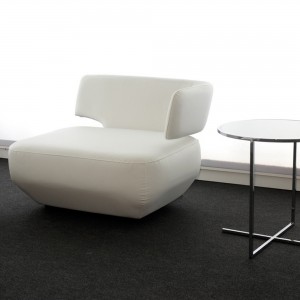 Butaca elegante Levitt de Viccarbe. Mobilario para interiores.