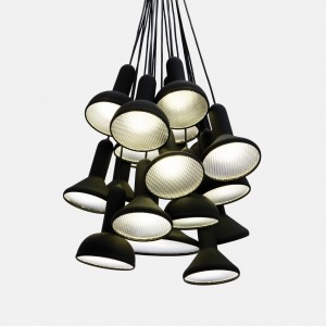 Grupo de 20 lámparas de suspensión Torch de Established Sons. Muebles y complementos
