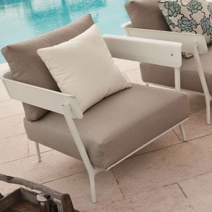 Sillón con Brazos Aikana de diseño moderno para exteriores de Fast. Sillones para terrazas.