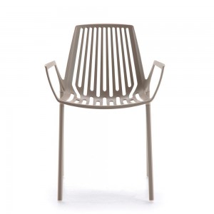 Sillón Rion de Fast. Sillones cómodos y elegantes perfecto para espacios exteriores de Fast.