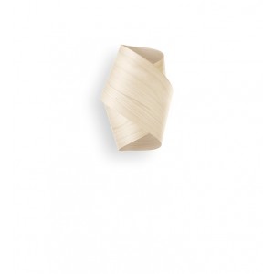 Lámpara aplique pared Orbit de Luzifer. Sencilla  lámpara cuya forma está hecha a mano girando un trozo de chapa de madera