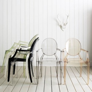 Sillón de policarbonato con brazos Louis Ghost Kartell. Diseño de calidad.