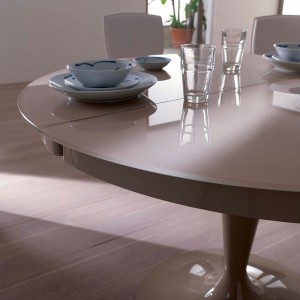 Mesa Eclipse extensible con sobre cristal o cerámica de Ozzio design.