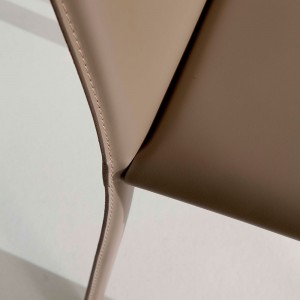 Silla Lunette de Ozzio design. Estructura metálica y tapizado en piel, ecopiel o terciopelo.