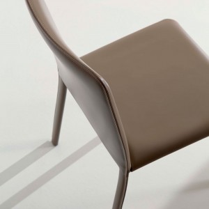 Silla Lunette de Ozzio design. Estructura metálica y tapizado en piel, ecopiel o terciopelo.