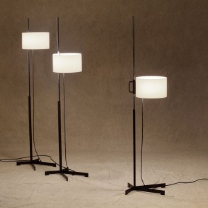 Lámpara pie TMC 1961 de Santa & Cole. Lámparas de diseño moderno y elegante.
