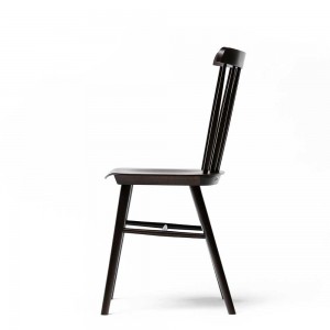 Silla Ironica 035 madera de Ton. Sillas restaurantes, de variados interiores.