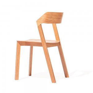 Silla Merano madera de Ton. Sillas de restaurante, de inumerables interiores.