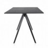 Mesa Baguette de Magis. Mesa de diseño moderno para oficinas y estudios.