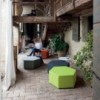 Pouf Esa de B-Line. Muebles y complementos de exterior e interior.