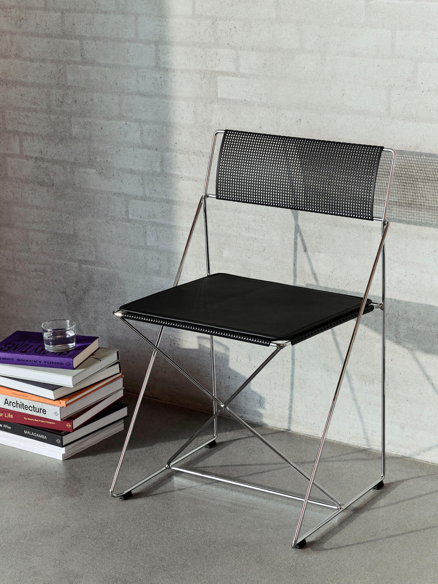 Silla negra X-Line de HAY