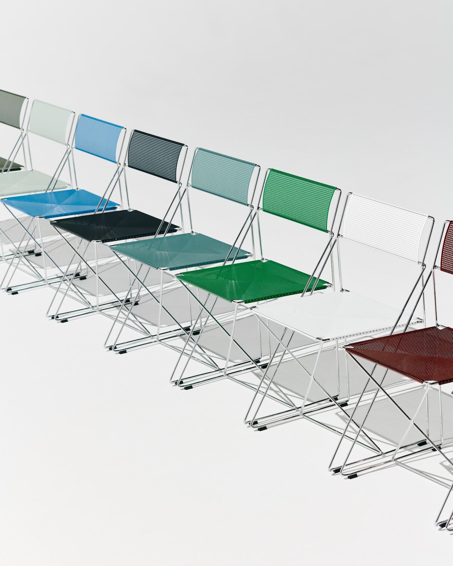 Colección de sillas X-line de HAY